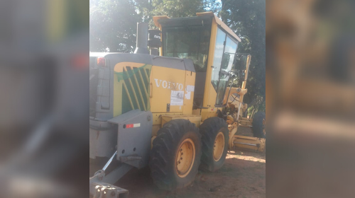 Homem é preso após admitir tentativa de furto de máquina niveladora em Queiroz