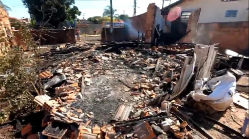 Homem morre carbonizado depois de salvar irmão de incêndio em Garça