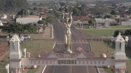 Prefeitura instala monumento no portal que liga Queiroz e Pompéia