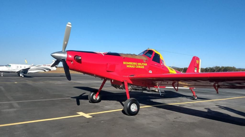 Aviao que foi apreendido pela DISE de Tupã ajuda a combater incêndios