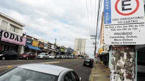 Motoristas enfrentam problemas com a falta de estacionamento em Tupã