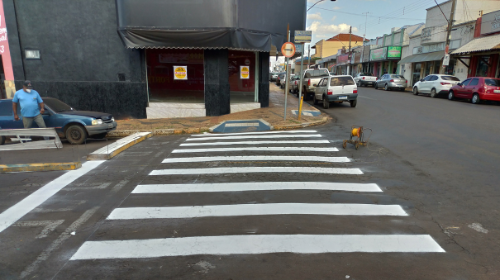 Prefeitura de Tupã começa revitalizar faixas de pedestres na avenida Tamoios