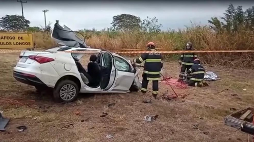 Motorista morre após bater de frente com caminhão em rodovia de Araçatuba