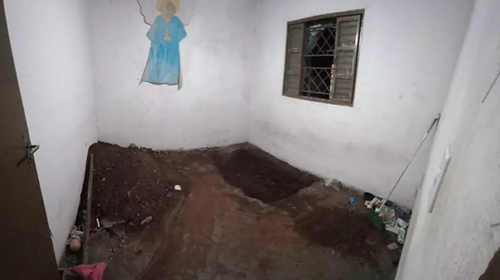 Mãe encontra corpo de filha enterrado dentro de quarto em Nova Granada