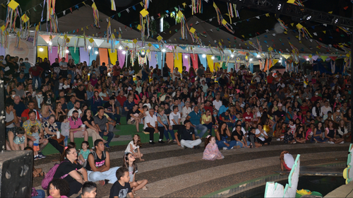 Público lota praça nas três noites do Festival do Folclore