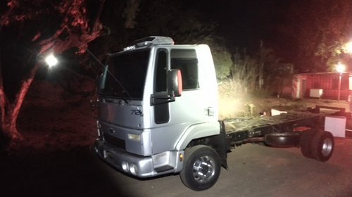Polícia de Iacri localiza caminhão que foi roubado no Paraná há quatro meses