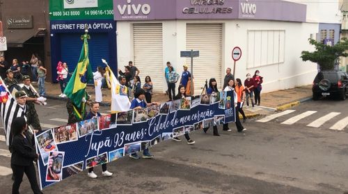 Aniversário de 93 anos de Tupã tem desfile cívico e distribuição de bolo para população (Foto: Prefeitura de Tupã)