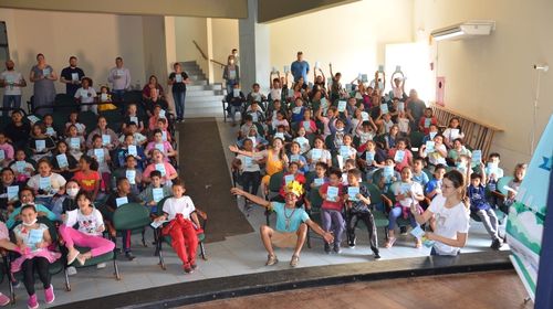 Teatro sobre meio ambiente conscientiza alunos da Rede Municipal