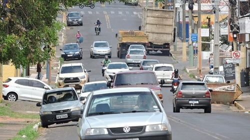 Em breve, estacionamento será proibido em um dos lados da rua Brasil