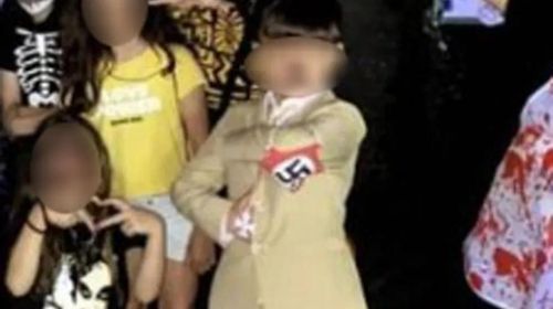Criança vestida de Adolf Hitler participa de festa de Hallloween em colégio particular de Presidente Prudente