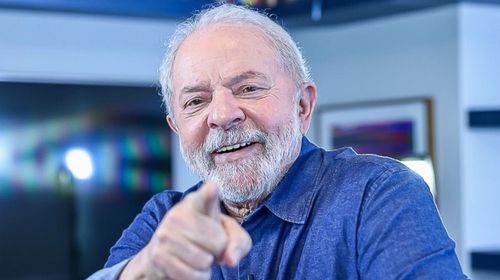 Lula é eleito a presidente da república com 50,83% dos votos