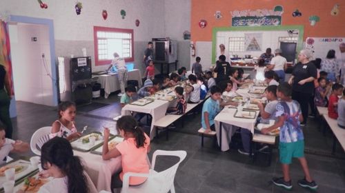 Alunos do Nuti aprendem hábitos saudáveis em aula de culinária