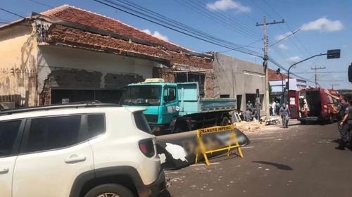 Pedreiro morre após cair de estrutura de cerca de 4 metros, enquanto fazia reforma de estabelecimento, em Junqueirópolis