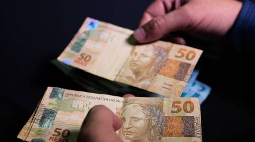 Salário mínimo passa a ser de R$ 1.320 a partir deste domingo (1º)