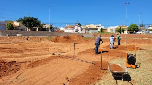 Chuvas atrasam construção de nova praça no Jardim Aoki, em Tupã