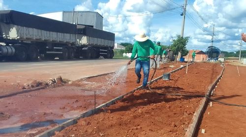 Obras das pistas de caminhada seguem aceleradas em Queiroz (Foto/Cedida pela Prefeitura de Queiroz)