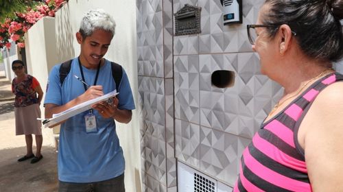 Endemias visita residências para medir nível de infestação do Aedes aegypti