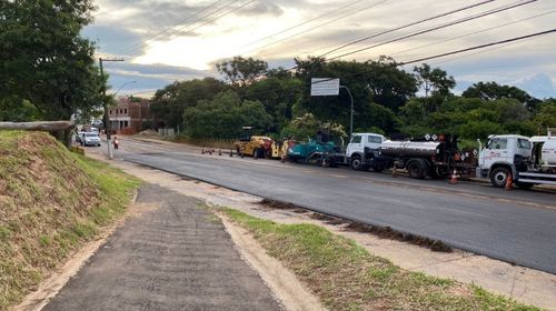 Começa recapeamento de trecho da Avenida Tamoios e Rua Julio Dualibi