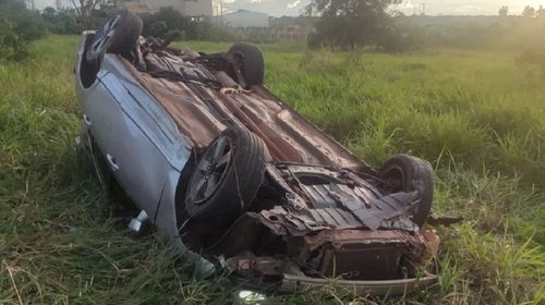 Causa do capotamento que deixou carro destruído em Bastos será investigada — Foto: João Trentini/Divulgação