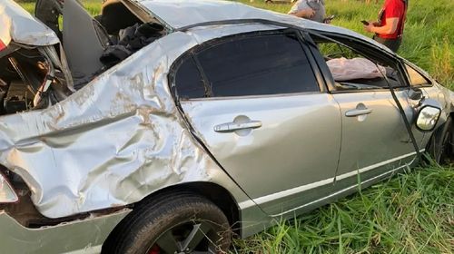 Passageiro de carro fica ferido após capotamento em rodovia de Bastos