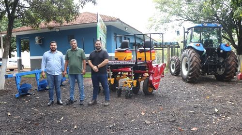 Agricultura recebe plantadeira nova para compor frota da Patrulha Rural