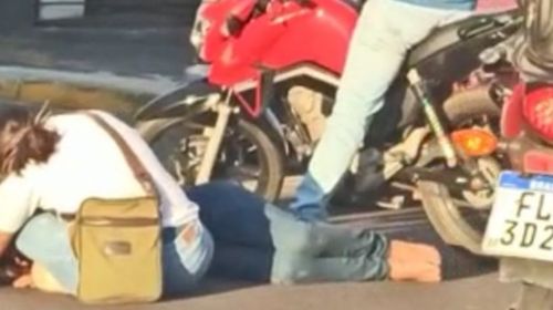 Jovem fica ferida ao ser atropelada na Rua Marília