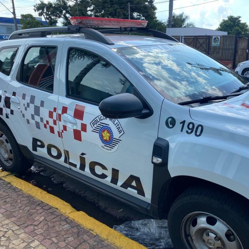 Três adolescentes são levados à delegacia após furtos e vandalismo em escola de Queiroz