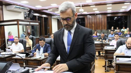 Charles dos Passos assume cadeira no legislativo de Tupã após cassação de Paulo Henrique Andrade