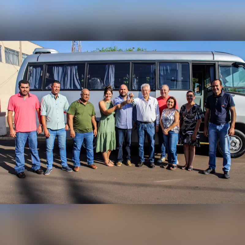 Novo microônibus facilitará o transporte de pacientes do SUS em Queiroz