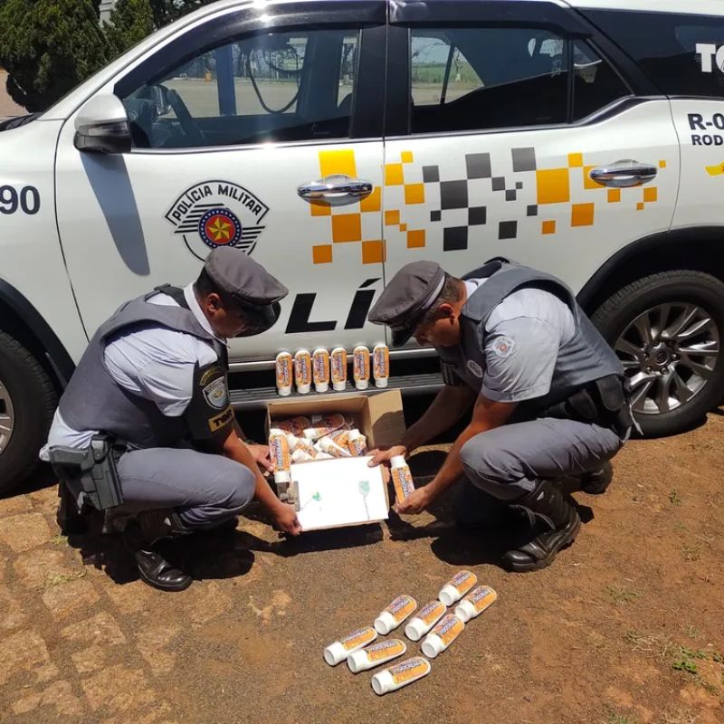 Polícia apreende cocaína dentro de frascos de creme para massagem em rodovia da região