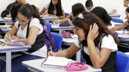 Ensino Médio de SP terá 70% de aumento nas aulas de matemática e 60% nas de português