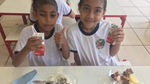 Merenda escolar de Queiroz conta com churrasco no cardápio