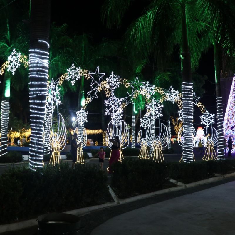 Acionamento das luzes na Praça da Bandeira abre o Natal de Luz 2023