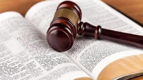 Justiça proíbe uso da frase  sob a proteção de Deus  e leitura bíblica em sessões da Câmara de Bauru