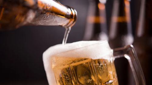 Justiça absolve homem acusado de beber e dirigir porque ele sofre da síndrome da autocervejaria; o corpo produz álcool