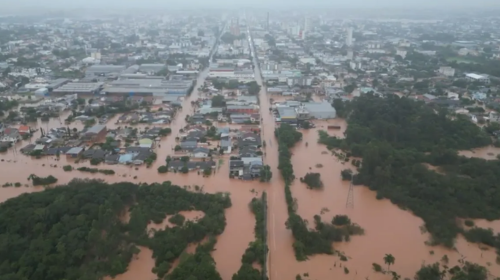 Governo de SP envia equipe de salvamento aéreo e Defesa Civil para auxiliar vítimas de enchentes no Rio Grande do Sul