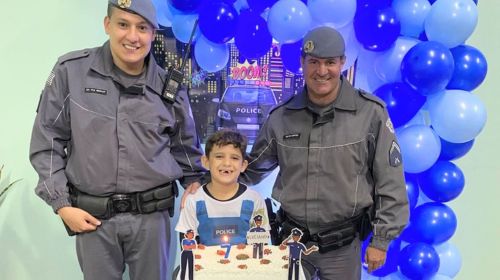 Policiais de Iacri são convidados para festa de aniversário de criança que sonha ser PM