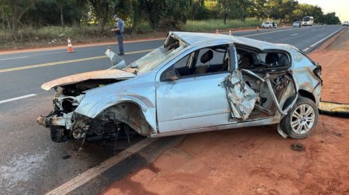 Motorista embriagado capota carro e causa morte em rodovia de Iacri