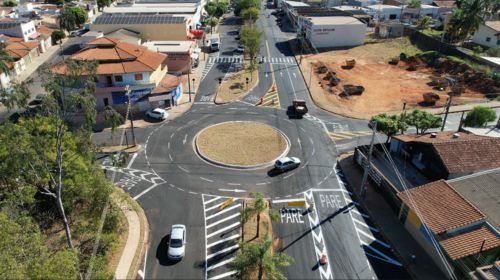 Rotatória da Rua Marília tem tráfego liberado