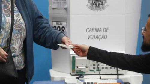 Eleições 2024: eleitor pode levar  colinha  para a cabine de votação