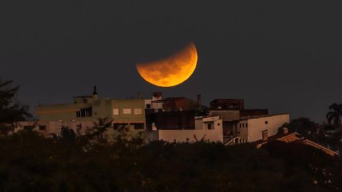 Setembro tem eclipse parcial da Superlua