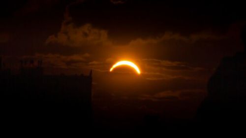 Eclipse parcial da Lua acontece nesta terça e poderá ser visto em todo o país