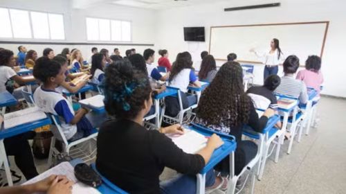 Escolas públicas de São Paulo terão mais português e matemática na grade em 2025