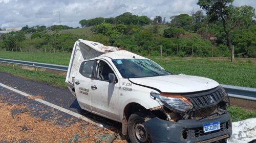 Acidente entre caminhonete e caminhão deixa servidor de Bastos ferido gravemente próximo a Quintana