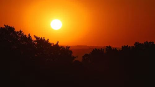 Litoral do Paraná registra sensação térmica de 52,1ºC; entenda a diferença do fenômeno com a temperatura