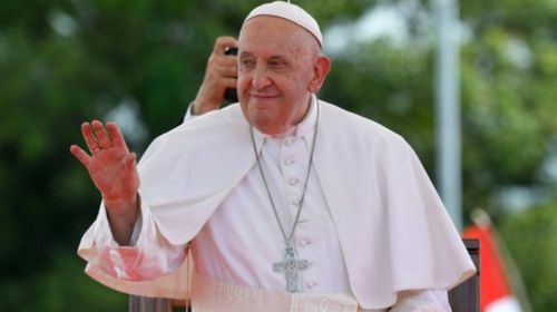 Papa Francisco está internado com infecção respiratória e febre leve, informa Vaticano