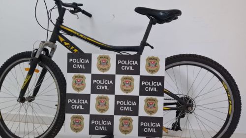 Jovem tem bicicleta furtada durante missa, mas Polícia Civil localiza autor