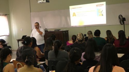 Equipes que atuam em escolas municipais recebem treinamento de primeiros socorros