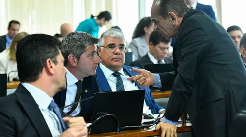 CCJ do Senado aprova fim da reeleição, mandatos de cinco anos e eleições unificadas
