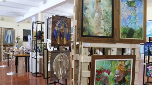Salão de Belas Artes segue aberto até às 22h desta quinta (22), com obras de 43 artistas